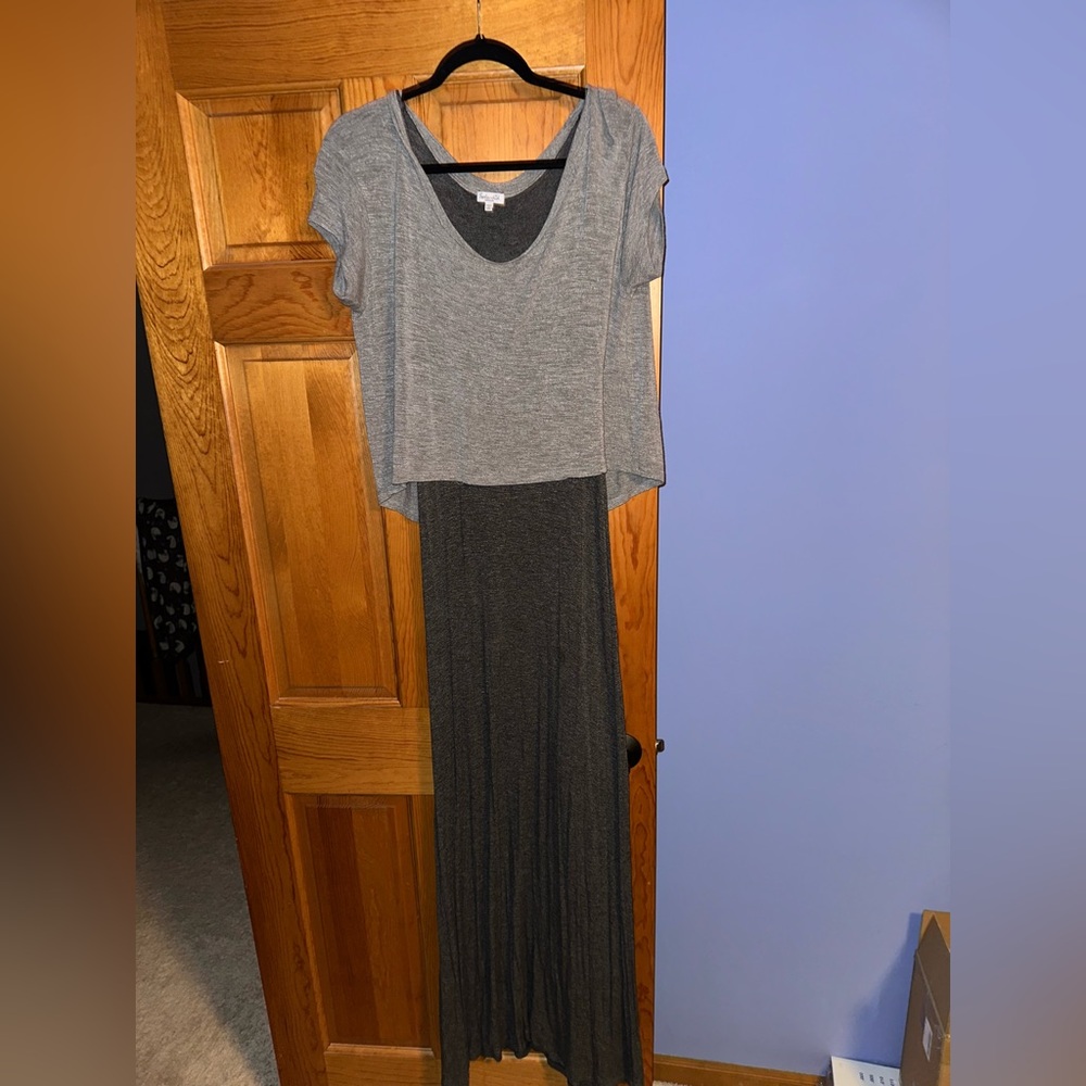Splendid Gray Pleated Maxi Dress with Flutter Sleeves